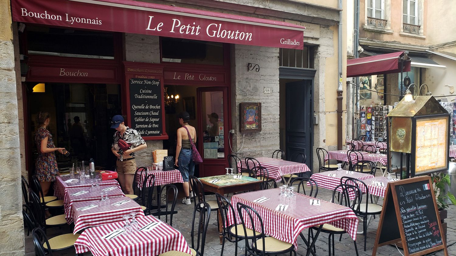 "Bouchons", des restaurants symboles de la gastronomie lyonnaise