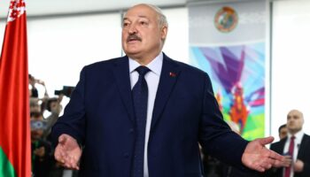 Belarusian President and presidential candidate Alexander Lukashenko visits a polling station during the presidential election in Minsk, Belarus January 26, 2025. REUTERS/Evgenia Novozhenina