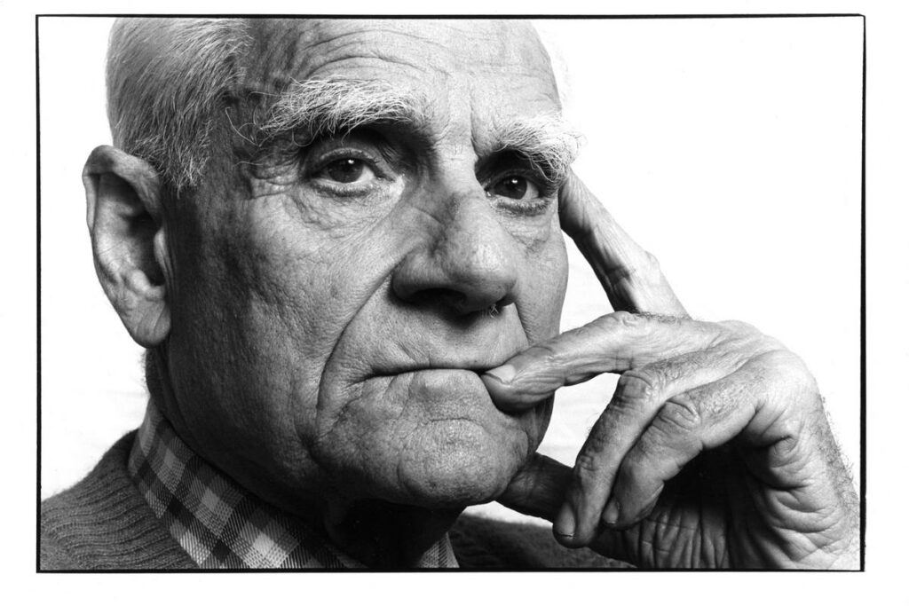 Alberto Moravia en 1988 :  « La bombe atomique est devenue la matérialisation de notre instinct de mort »