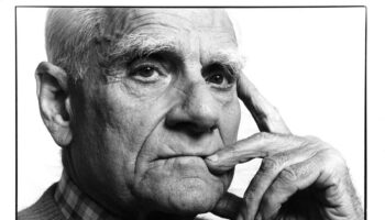 Alberto Moravia en 1988 :  « La bombe atomique est devenue la matérialisation de notre instinct de mort »