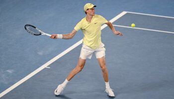 Open d'Australie : avec un nouveau sacre à Melbourne, Jannik Sinner assoit sa domination sur les surfaces rapides