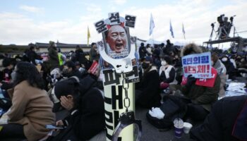 Le président sud-coréen Yoon reste en prison, inculpé pour « insurrection »