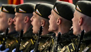 Des soldats russes participent à la répétition du défilé militaire du 9 mai, le 7 mai 2023 à Moscou