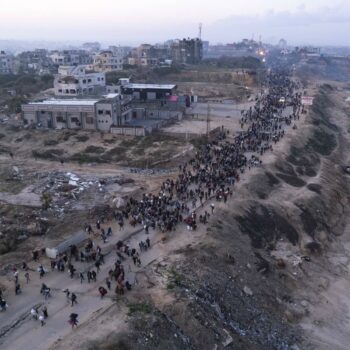 Des milliers de Palestiniens en route vers le nord de Gaza, après un compromis entre Israël et le Hamas