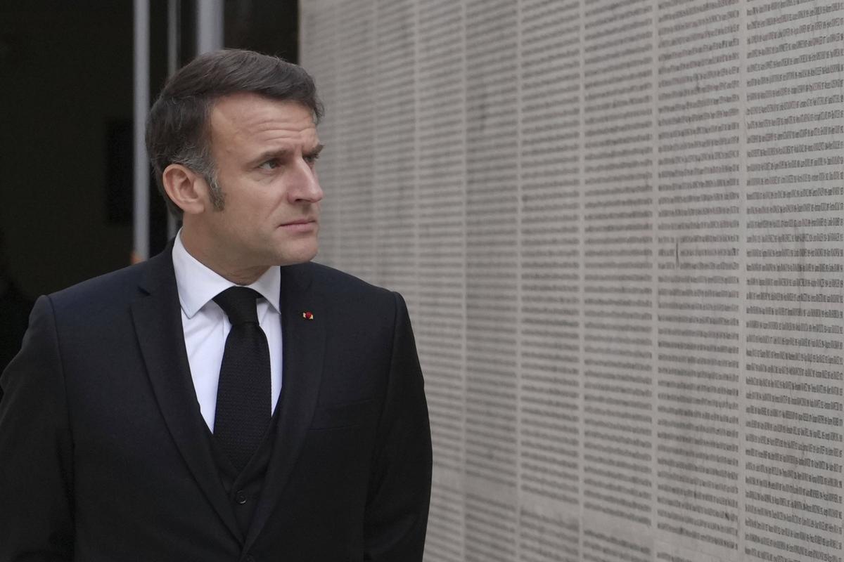 80 ans de la libération d’Auschwitz : Macron promet « de ne rien céder » à l’antisémitisme