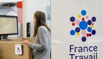 Le nombre de demandeurs d'emploi inscrits à France Travail a connu une hausse marquée au quatrième trimestre 2024 sur fond de baisse des embauches et de multiplication des plans sociaux