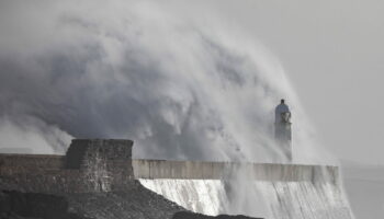 Météo : avec "un défilé de perturbations", la pluie arrive en abondance dans ces départements