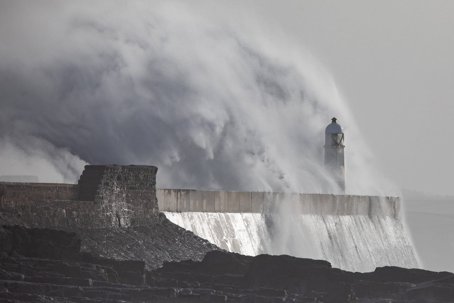 Météo : avec "un défilé de perturbations", la pluie arrive en abondance dans ces départements