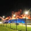 Environ 11 000 m2 de l'usine de recyclage de déchets Paprec ravagés par un incendie à Amiens