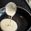 En 5 minutes chrono, cette pâte à crêpes est facile et rapide à réaliser pour des garnitures salées ou sucrées