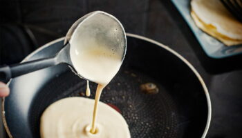 En 5 minutes chrono, cette pâte à crêpes est facile et rapide à réaliser pour des garnitures salées ou sucrées