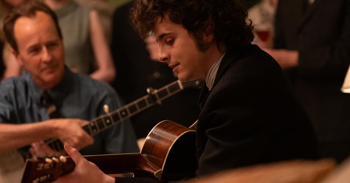 Dans “Un parfait inconnu”, Timothée Chalamet en vient (presque) à éclipser Bob Dylan