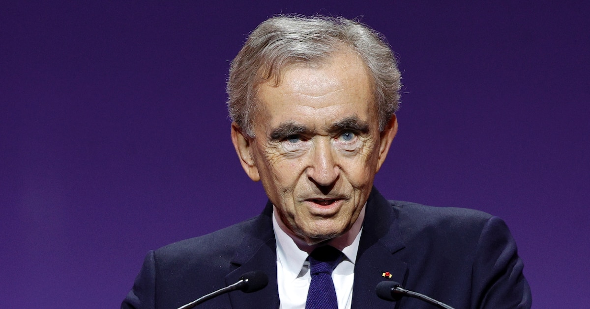 Bernard Arnault, PDG de LVMH, prononce un discours à Paris, le 10 octobre 2024