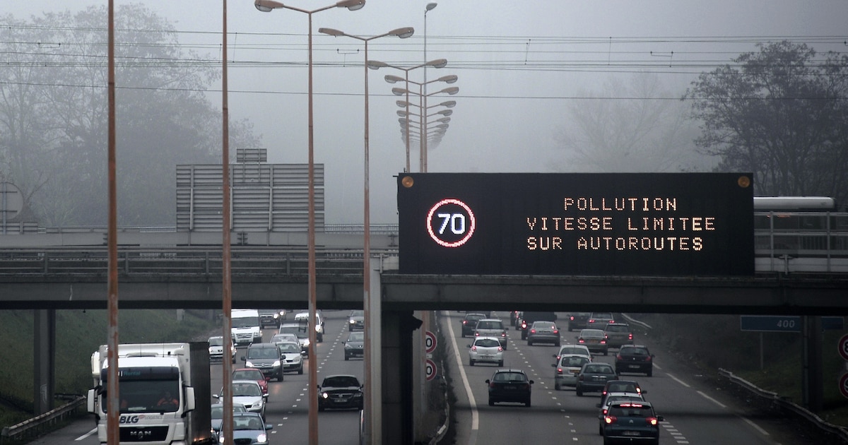 La préfecture de police de Paris a annoncé la réduction de 20 km/h de la vitesse autorisée en Ile-de-France vendredi, en raison d'un épisode de pollution aux particules fines