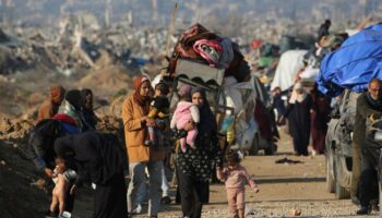 La longue marche des Gazaouis vers le Nord et leurs villes dévastées “dignes des enfers”