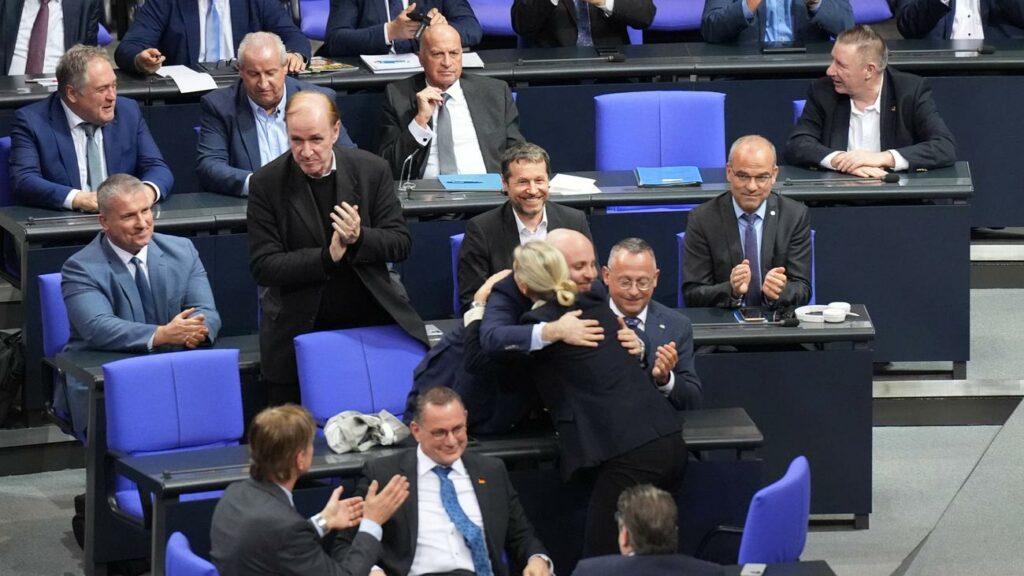 Migrationsdebatte: Bundestag beschließt Antrag der Union zu strengerer Migrationspolitik