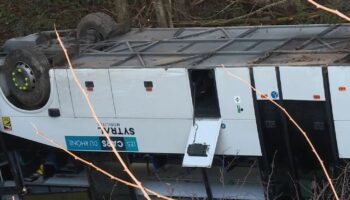 Accident de car dans le Rhône : cinq blessés légers après une chute de 20 mètres dans un ravin