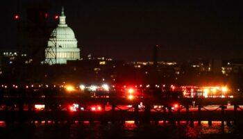 À Washington, collision entre un hélicoptère militaire et un avion de ligne avec 64 personnes à son bord