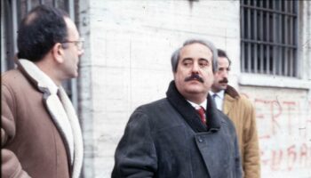 « Giovanni Falcone » : le destin tragique du plus célèbre des juges antimafia italiens raconté par Roberto Saviano