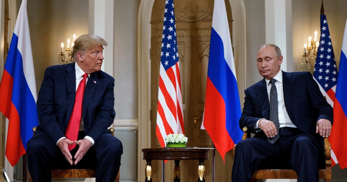 Le président russe Vladimir Poutine (à droite) et son homologue américain Donald Trump avant une réunion à Helsinki, en Finlande, le 16 juillet 2018