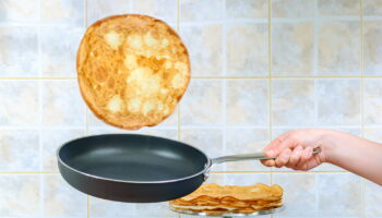 C'est la technique idéale pour réussir à faire sauter sa crêpe comme un pro, elle marche à tous les coups