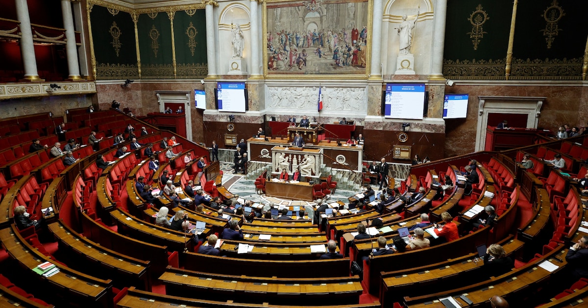 Le ministre du Budget Laurent Saint-Martin s'adresse à l'Assemblée nationale lors de la séance d'ouverture de l'examen du projet de loi sur le budget de la Sécurité sociale 2025, à Paris, le 28 octobre 2024