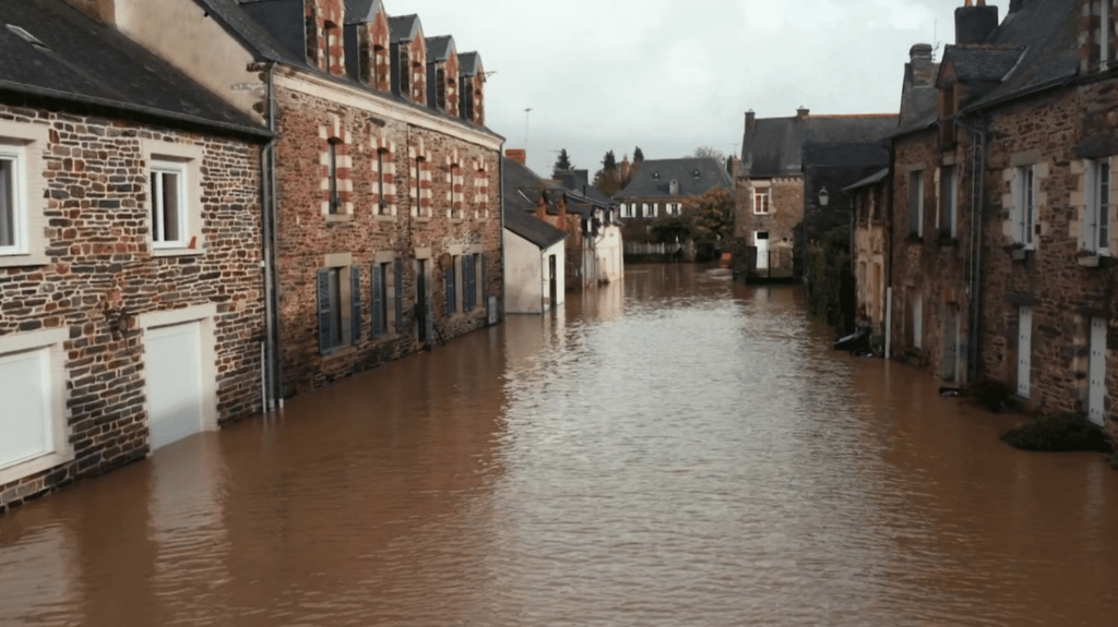 Crues en Bretagne : les transports perturbés