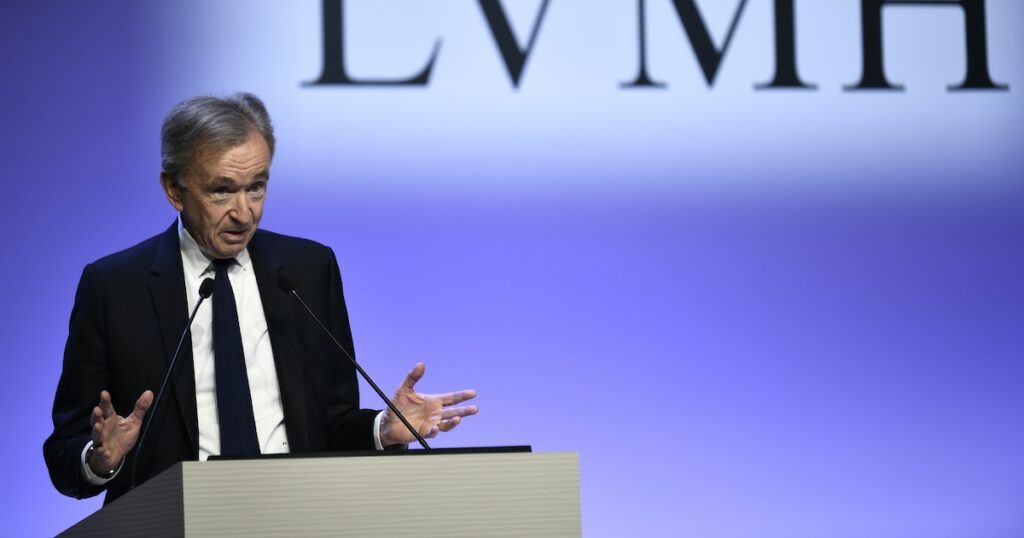 Le pdg français du numéro un mondial LVMH Bernard Arnault lors de la présentation des résultats 2023 le 25 janvier à Paris