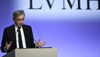 Le pdg français du numéro un mondial LVMH Bernard Arnault lors de la présentation des résultats 2023 le 25 janvier à Paris