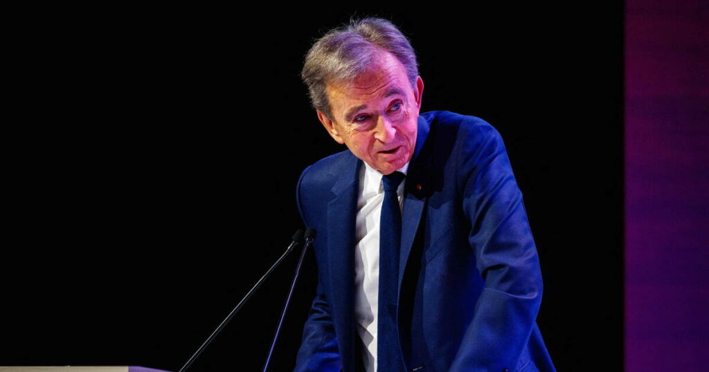 «Je n’ai bien entendu jamais dit que nous allions délocaliser LVMH» : Bernard Arnault éclaircit ses propos sur la surtaxe des grandes entreprises