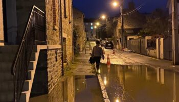 «30 ans que je vis ici, je n’ai jamais vu ça» : face à des crues historiques, Rennes ne parvient pas à sortir la tête de l’eau