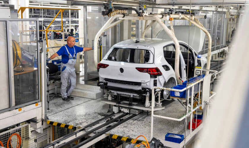 35 000 emplois supprimés, la Golf délocalisée au Mexique : Volkswagen, ou l’Allemagne industrielle en panne