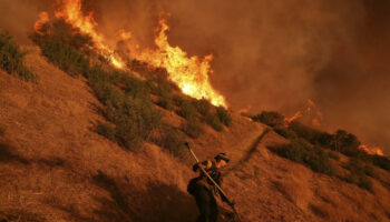 À Los Angeles, les incendies s'étendent à des zones jusqu'à présent épargnées