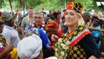 À Mayotte, Marine Le Pen cultive son terreau ultramarin