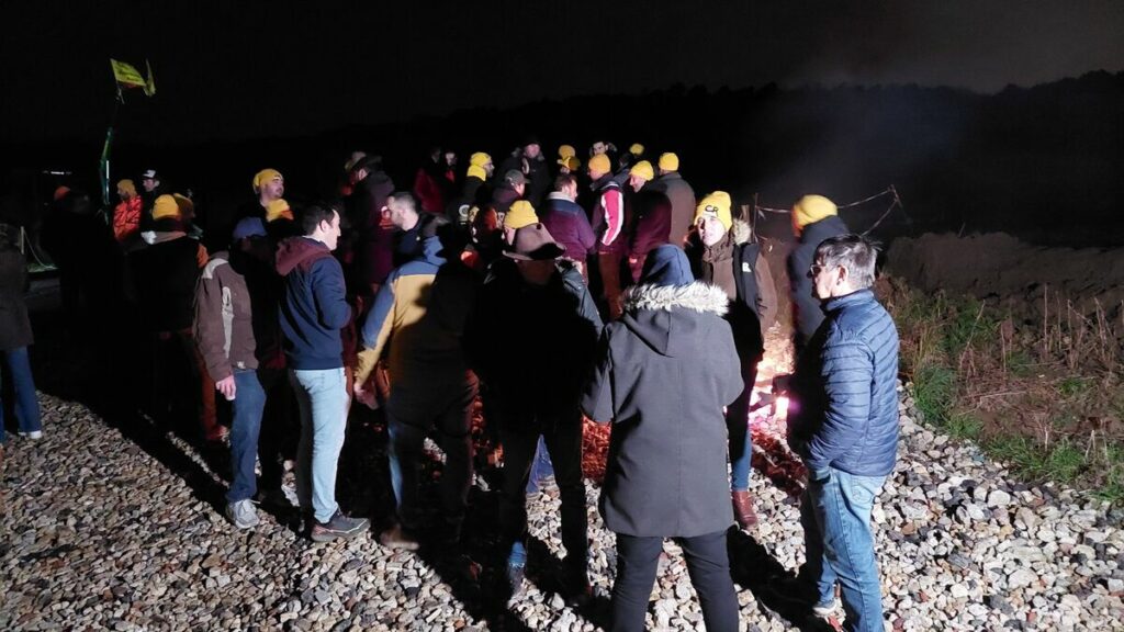 À Orveau, dans l’Essonne, les agriculteurs de la Coordination rurale se mettent en ordre de bataille