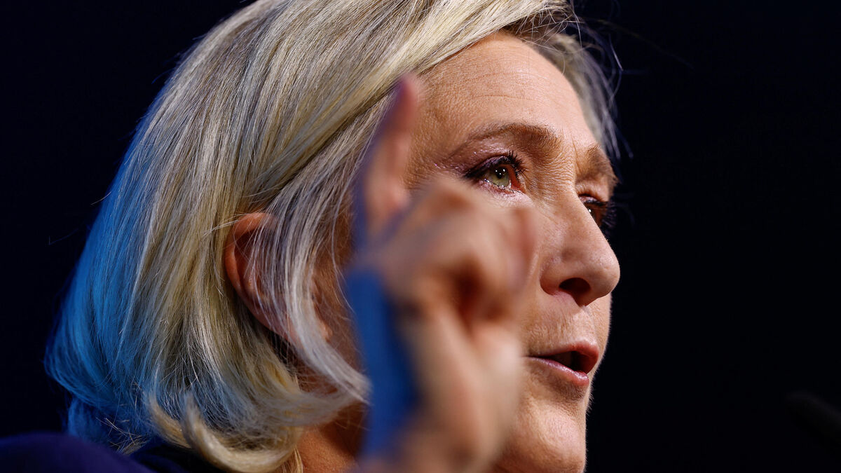 À Paris comme à Mayotte, Marine Le Pen met la pression sur l’exécutif