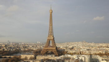 A Paris, le sommet de la tour Eiffel fermé au public jusque début février