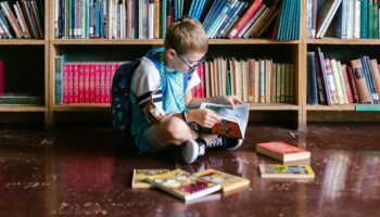 À leur entrée à l'école, de nombreux enfants britanniques ne savent pas tenir un livre ni monter les escaliers