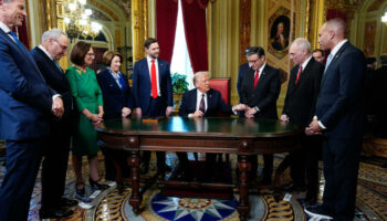 À peine investi, Trump accorde sa grâce présidentielle à plus de 1 500 assaillants du Capitole