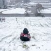 Accident de luge : un petit garçon meurt coincé sous la glace d’une mare