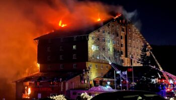 Al menos 69  muertos y más de 60 heridos en el incendio de un hotel en una estación de esquí en Turquía