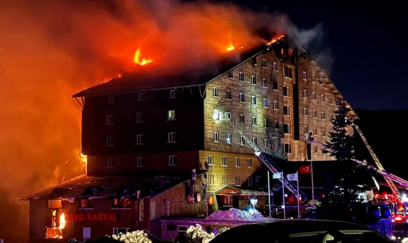 Al menos 69  muertos y más de 60 heridos en el incendio de un hotel en una estación de esquí en Turquía