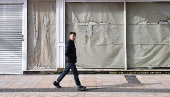 All major UK high street stores at risk of closure as 10,000 staff set for sack