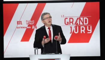 Après le refus du Parti socialiste de voter la censure, Jean-Luc Mélenchon se dit « meurtri » et « trahi »