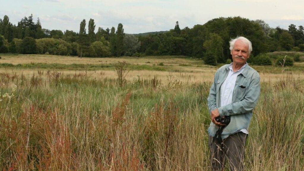 Après l’intrusion de chiens chez lui, Yann Arthus-Bertrand réclame un moratoire sur la chasse à courre