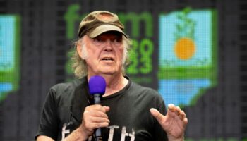 Après ses critiques: Neil Young jouera finalement au festival de Glastonbury