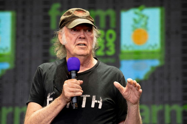 Après ses critiques: Neil Young jouera finalement au festival de Glastonbury