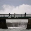 Arrivée houleuse pour des skippeurs du Vendée Globe, contraints par la tempête Herminia de prolonger leur périple