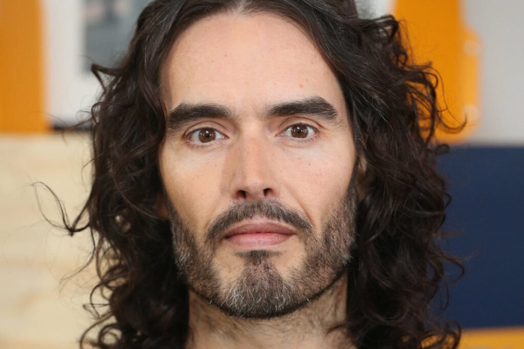 BBC apologises to staff over handling of Russell Brand complaints