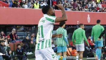 Bakambu le da vida al «baby Betis» (0-1)